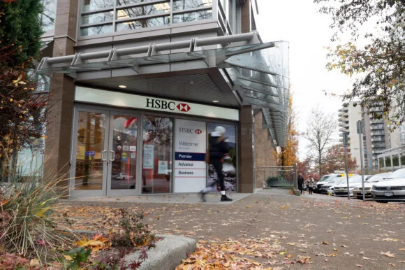 HSBC Weighs Insurer Cover for Data Center Loans as AI Finance Expands