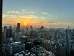 Hongkong Land has approached Blackstone and Hulic regarding assets centered around an office skyscraper in Tokyo’s central business districts.