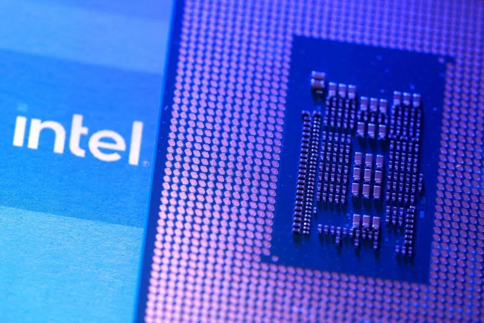 “Intel’s earnings highlight the challenges the company faces in pushing its recent turnaround into a sustained recovery,” Emarketer senior analyst Asa Hiken said.